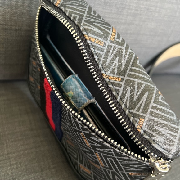 NWT STEVE MADDEN FANNY PACK LOGO BAG ON THE BELT - Picture 3 of 9